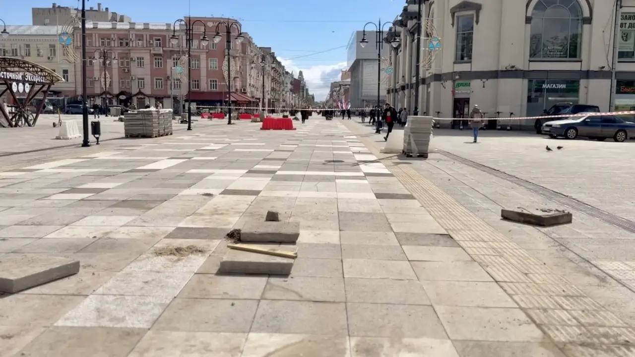 Саратовцам рассказали, когда они перестанут спотыкаться о разбитую плитку